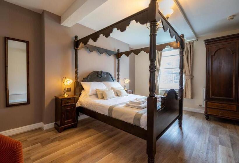 Отель White Lion Royal