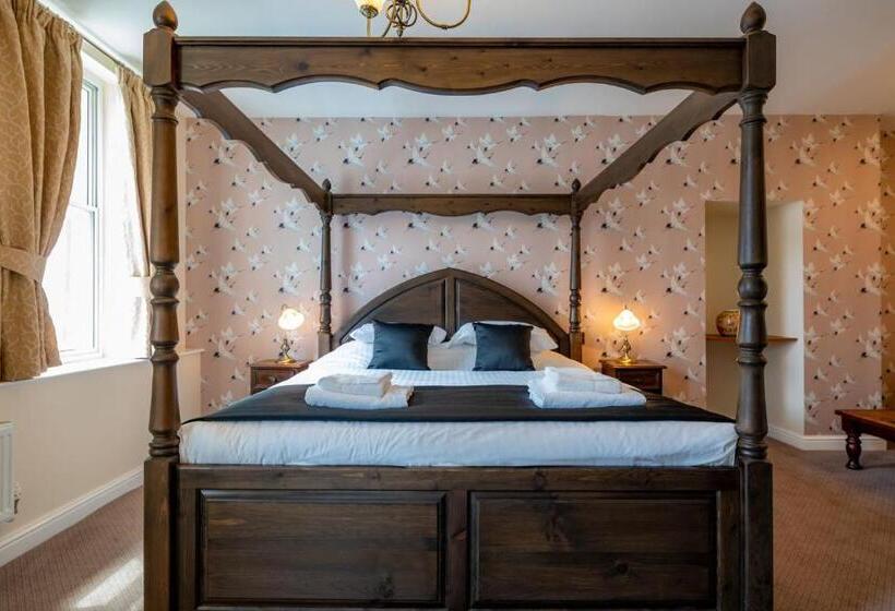 Отель White Lion Royal