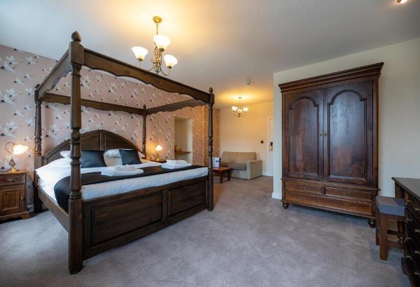 Отель White Lion Royal