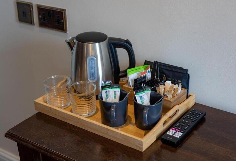 Отель White Lion Royal