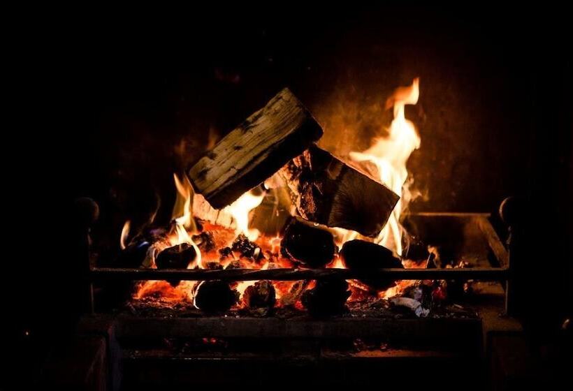 Ye Olde Bell Hotel & Spa