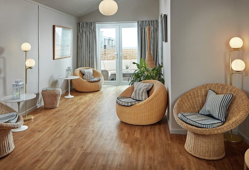 منتجع Moonfleet Manor   A Luxury Family