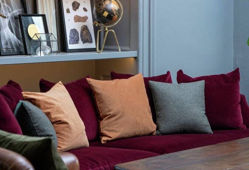 منتجع Moonfleet Manor   A Luxury Family