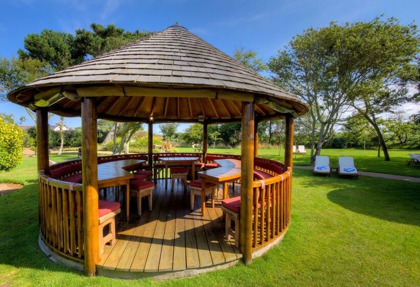 The Farmhouse Hotel And Restaurant