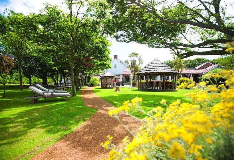 The Farmhouse Hotel And Restaurant