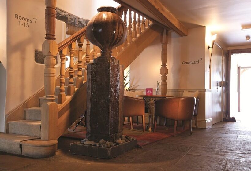 The Farmhouse Hotel And Restaurant