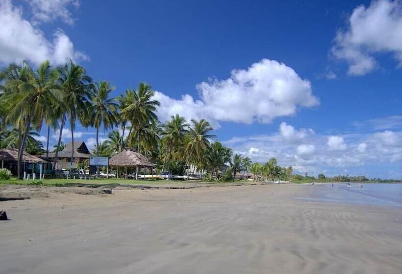 Travellers Beach Resort Hostel