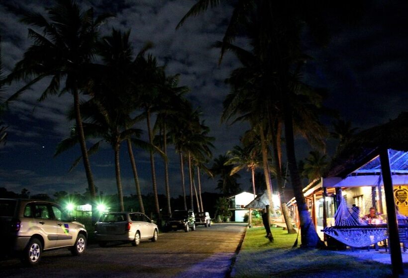 Travellers Beach Resort Hostel