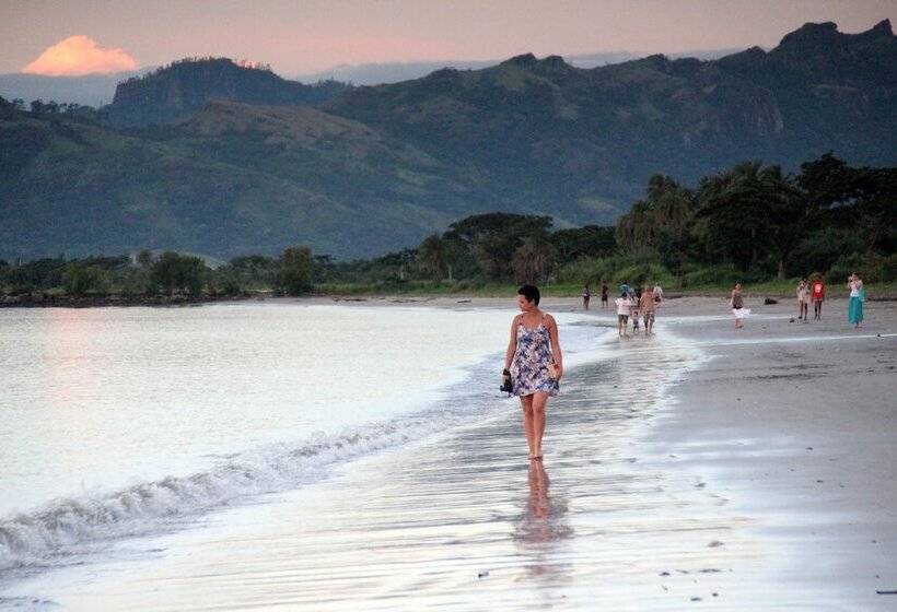 Travellers Beach Resort Hostel