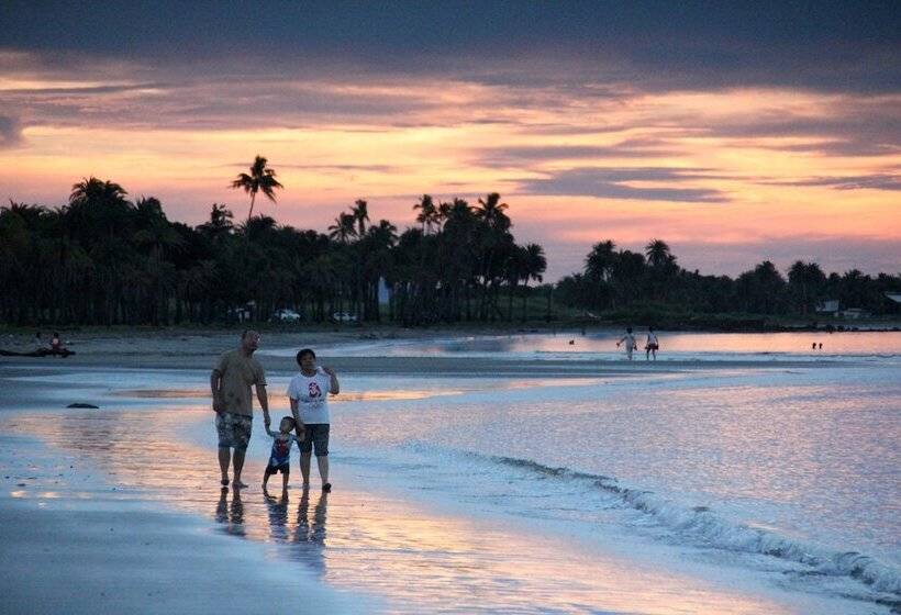 Travellers Beach Resort Hostel