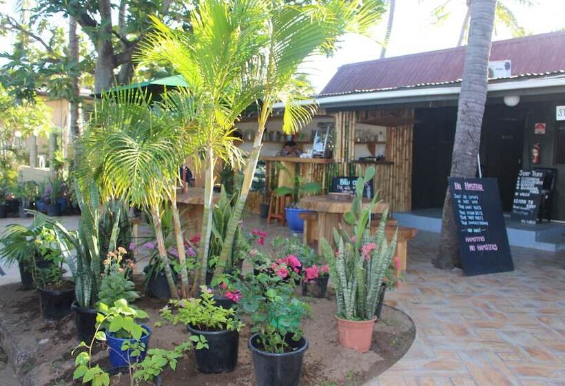 Travellers Beach Resort Hostel