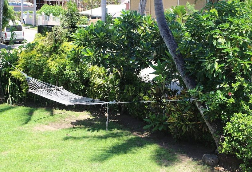 Travellers Beach Resort Hostel