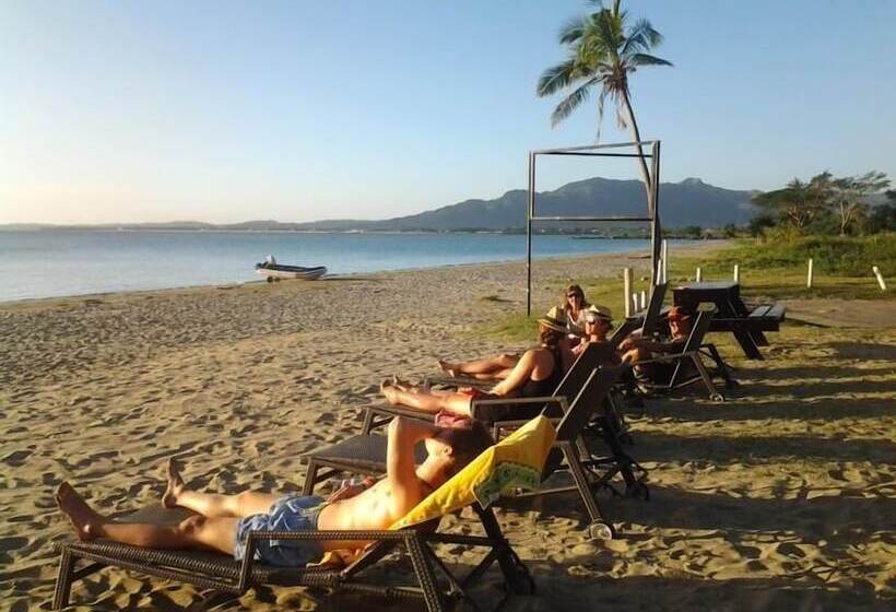 Travellers Beach Resort   Hostel