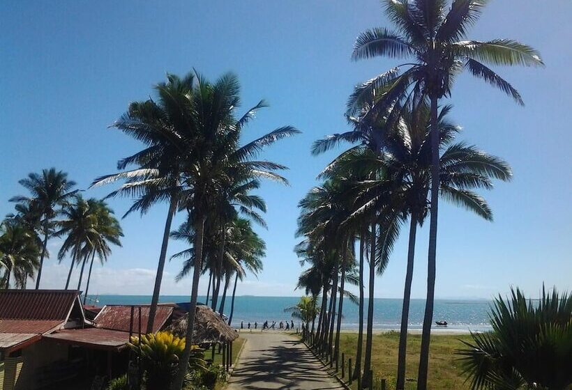 Travellers Beach Resort Hostel