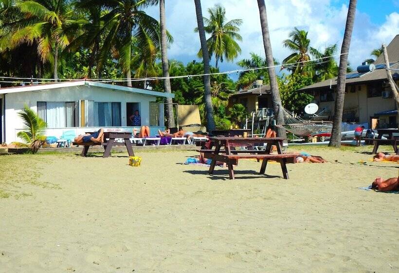 Travellers Beach Resort   Hostel