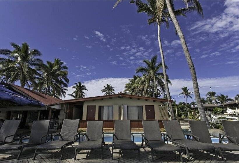 Travellers Beach Resort Hostel