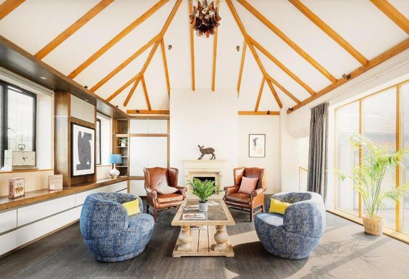 Voco Lythe Hill Hotel & Spa, An Ihg