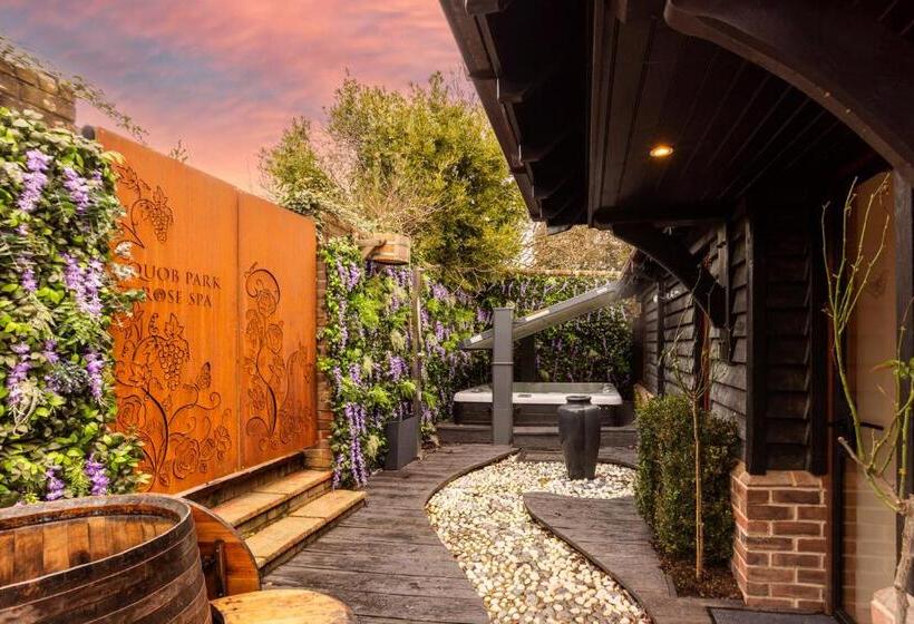 مبيت وإفطار Quob Park Old House Hotel & Spa