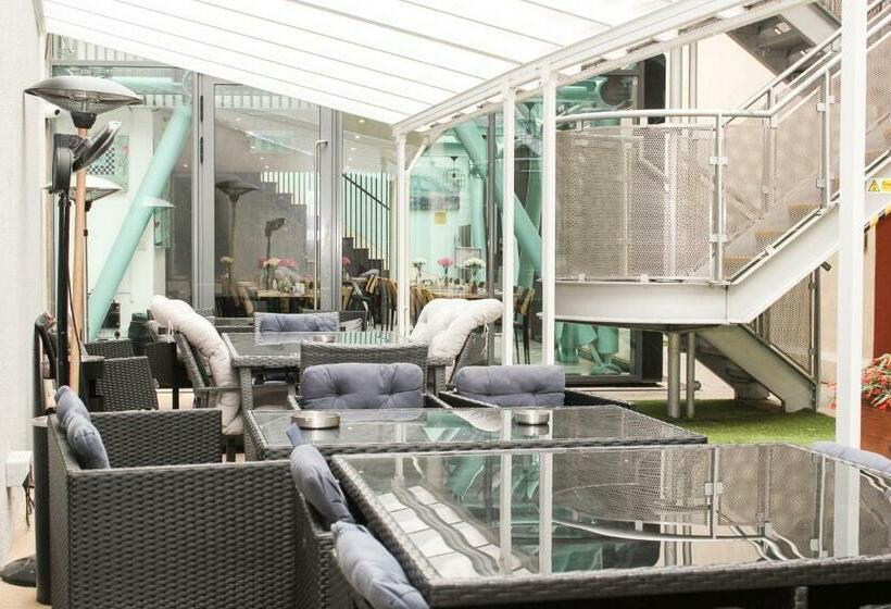 Grand Plaza Serviced Apartments