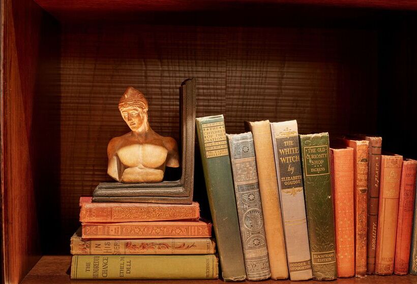 100 Queen S Gate Hotel London, Curio Collection By Hilton