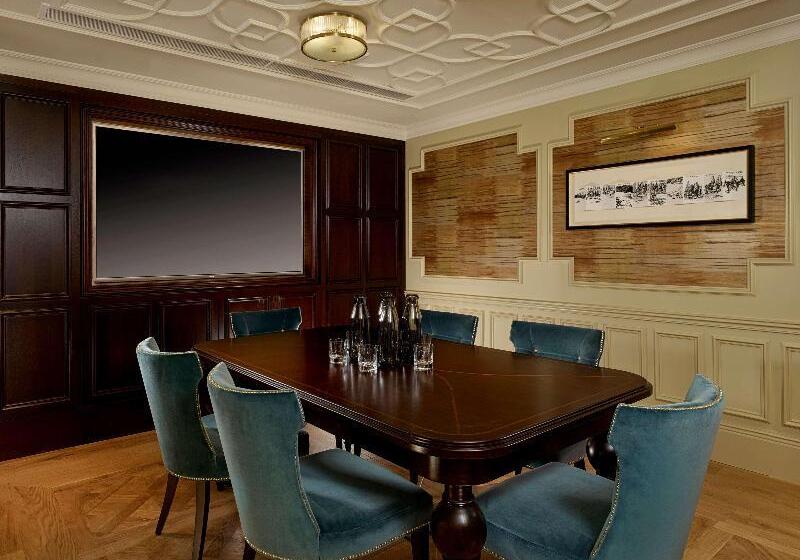 100 Queen S Gate Hotel London, Curio Collection By Hilton