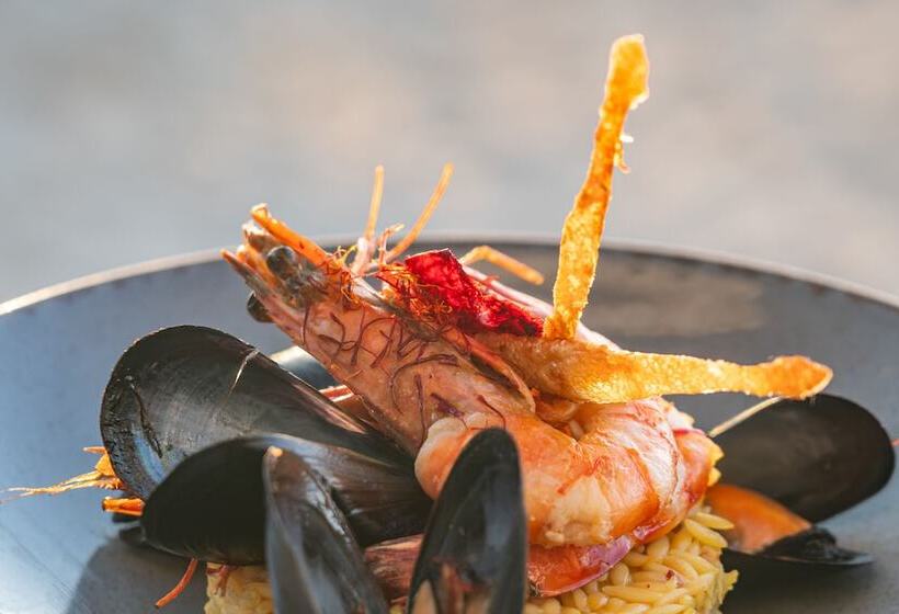 酒店 Acharavi Beach