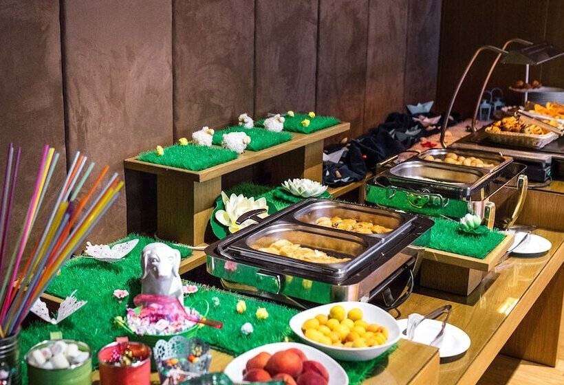 Alexander Beach Hotel & Spa