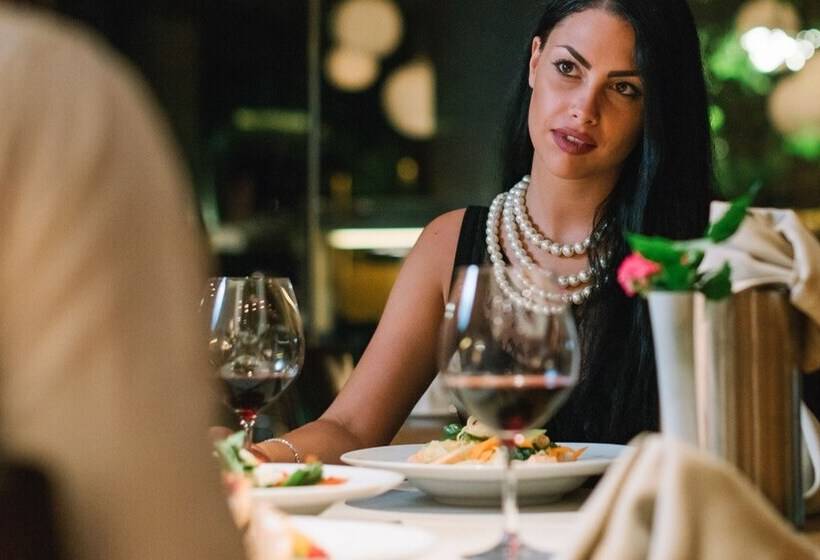 Alexander Beach Hotel & Spa