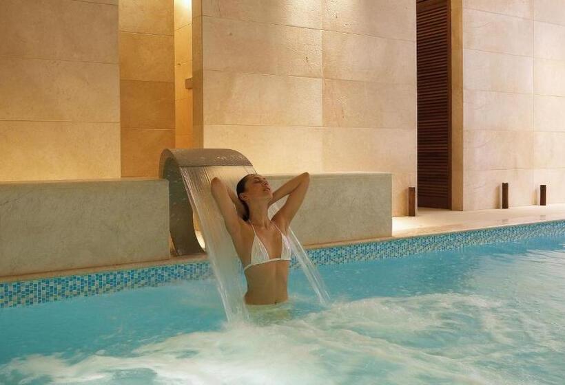 Alexander Beach Hotel & Spa