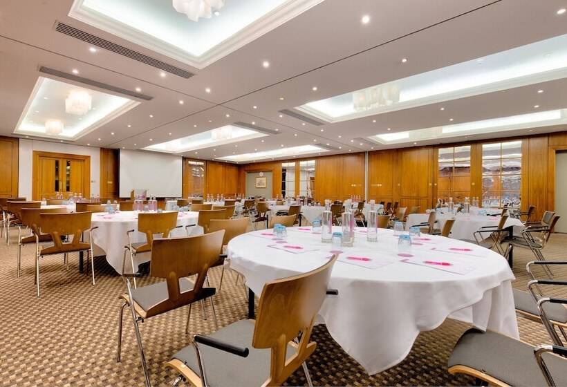 هتل Ambassadors Bloomsbury