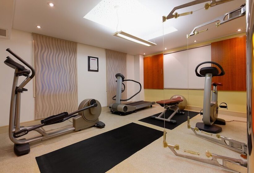 هتل Ambassadors Bloomsbury