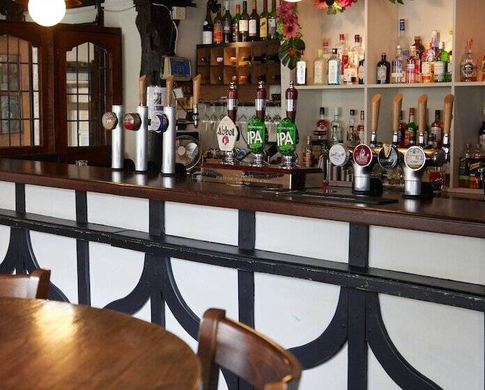 فندق Bell By Greene King Inns