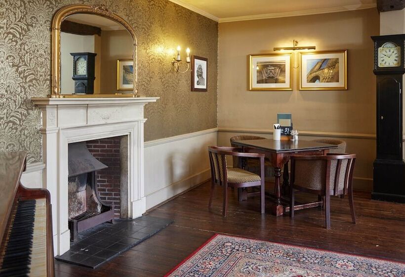 فندق Bell By Greene King Inns