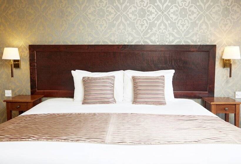 בית מלון כפרי Bell By Greene King Inns