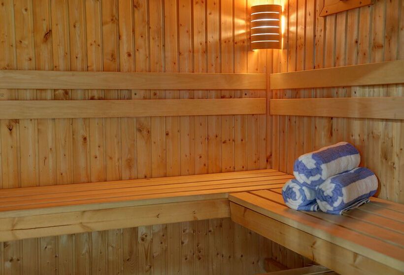 Отель Best Western The Royal Chase