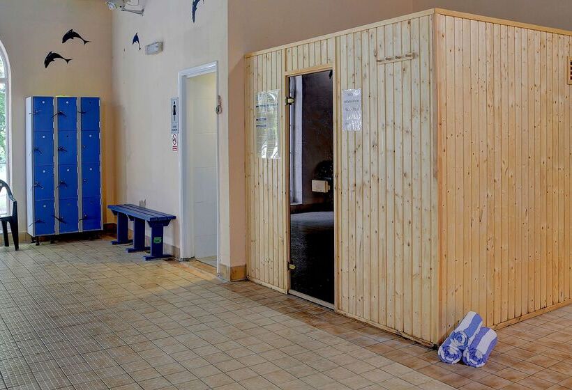 Отель Best Western The Royal Chase