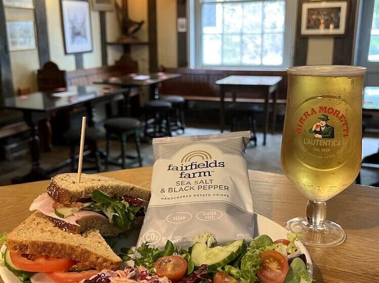 בית מלון כפרי Blue Boar