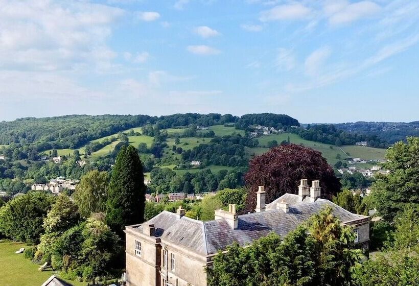 Отель Burleigh Court