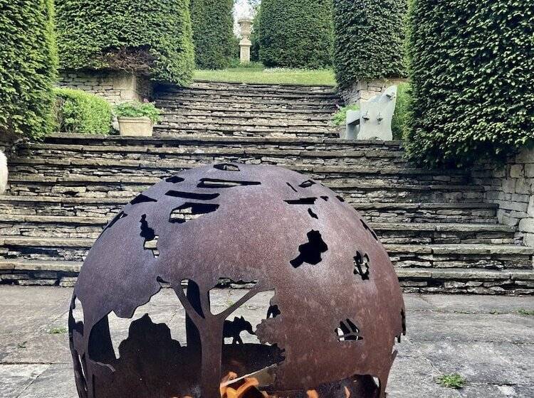 Отель Burleigh Court