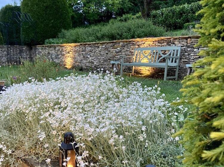 Отель Burleigh Court