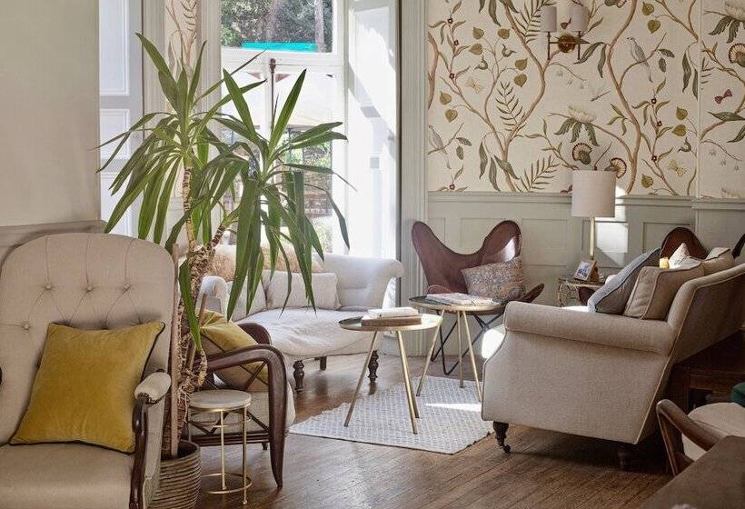 Отель Burleigh Court