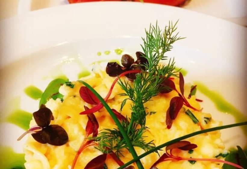 Отель Burleigh Court