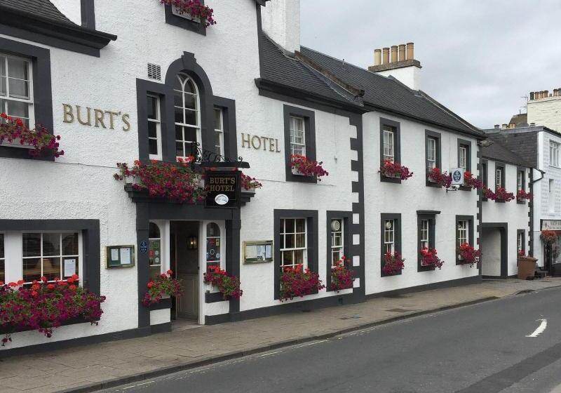 בית מלון כפרי Burt S