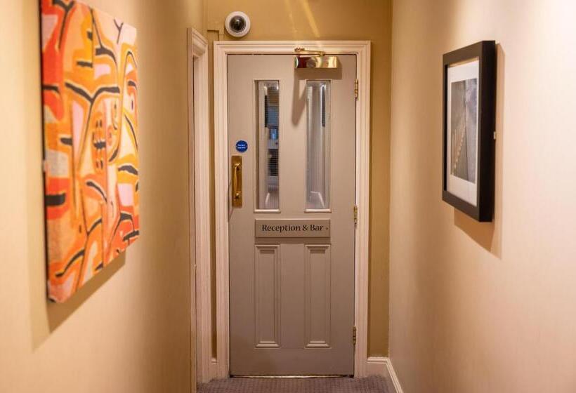 호텔 Castle And Ball By Greene King Inns