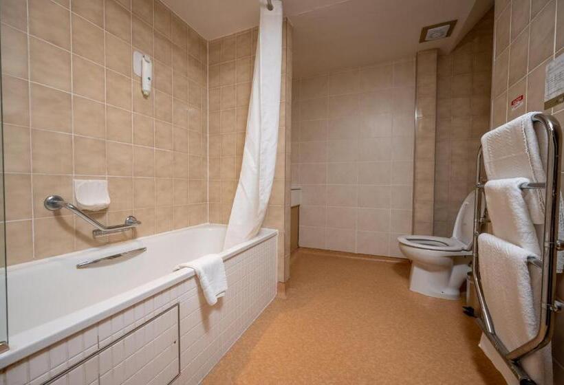 호텔 Castle And Ball By Greene King Inns