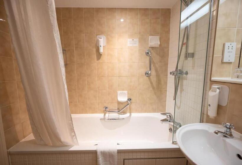 호텔 Castle And Ball By Greene King Inns