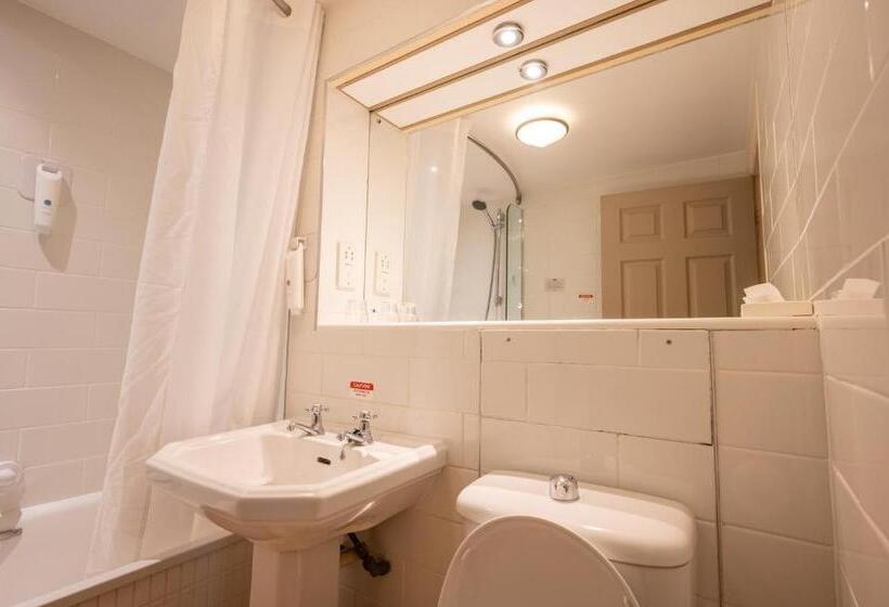 호텔 Castle And Ball By Greene King Inns