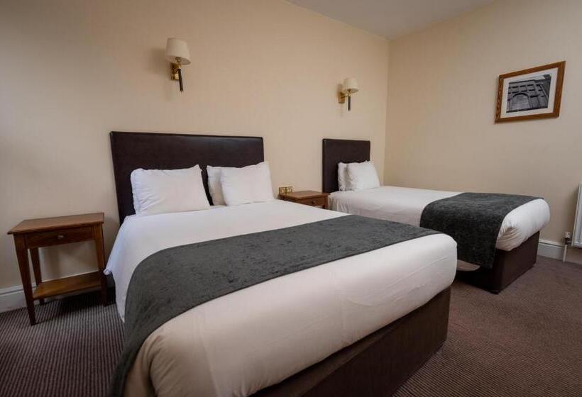 호텔 Castle And Ball By Greene King Inns