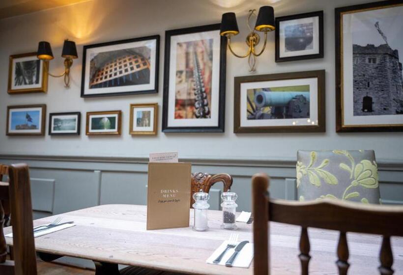 호텔 Castle And Ball By Greene King Inns