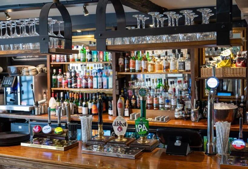 호텔 Castle And Ball By Greene King Inns